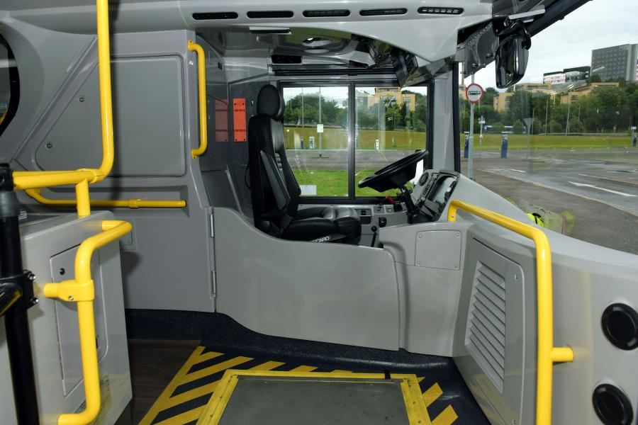 Интерьер Alexander Dennis Enviro500 SuperLo 2016 года  (CA) (фото 10 из 15)